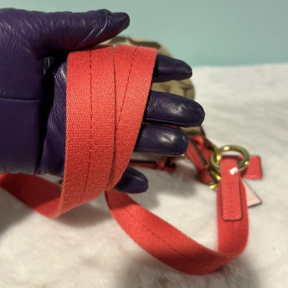 COACH Pouchette and Sling bag in great condition. Authentic pre-owned - Picture 4 of 10